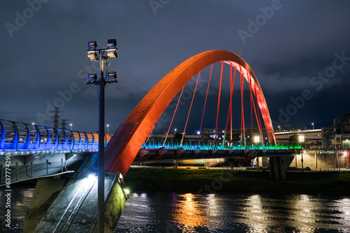 台湾 台北市 夜のレインボー橋 © 健太 上田