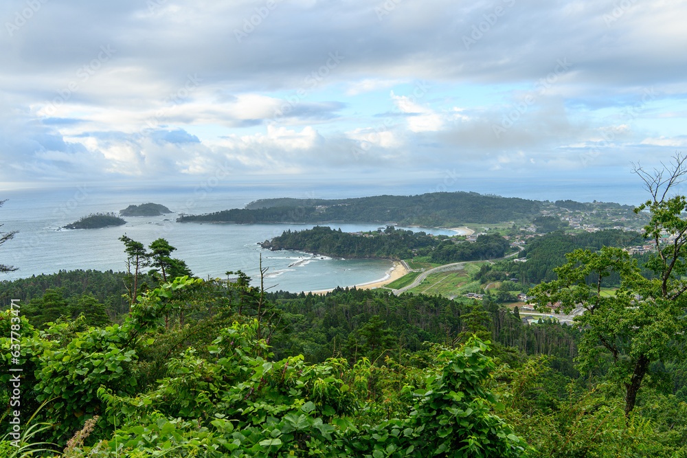気仙沼大島の亀山展望台から望む小田の浜海水浴場方面