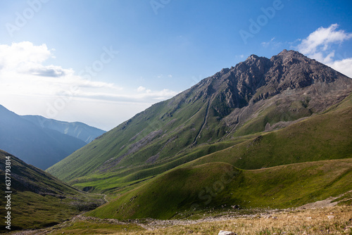 Obraz na płótnie On the right is the Big Almaty Peak, on the left is the gorge called Prokhodnoe w salonie