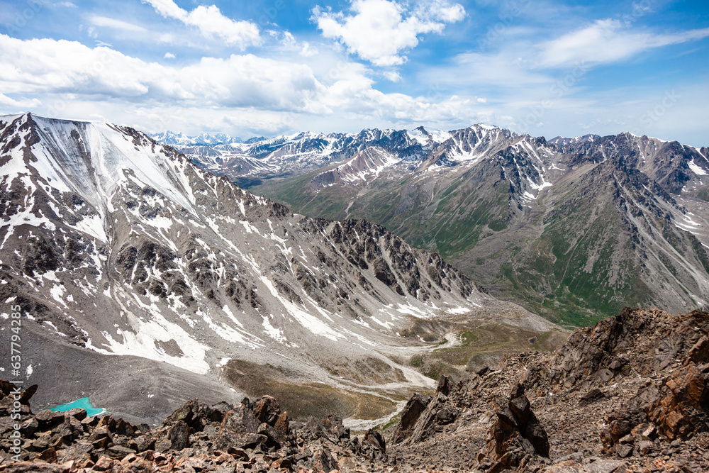 Lake Karniznoe under the peak of the same name. View from Tourist Peak. Prokhodnoe gorge