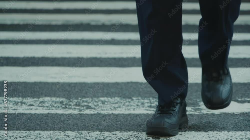出勤する日本人ビジネスマン 出勤する日本人ビジネスマン