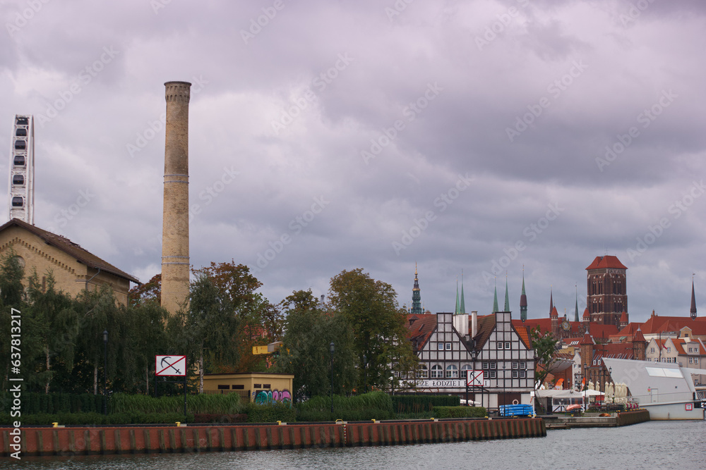 Obraz premium gdańsk, europejski, polska, miasto, europa, miasto, citytower, miejski, architektura, widok, budynek, niebo, turystyka, punkt orientacyjny, polishhouse,