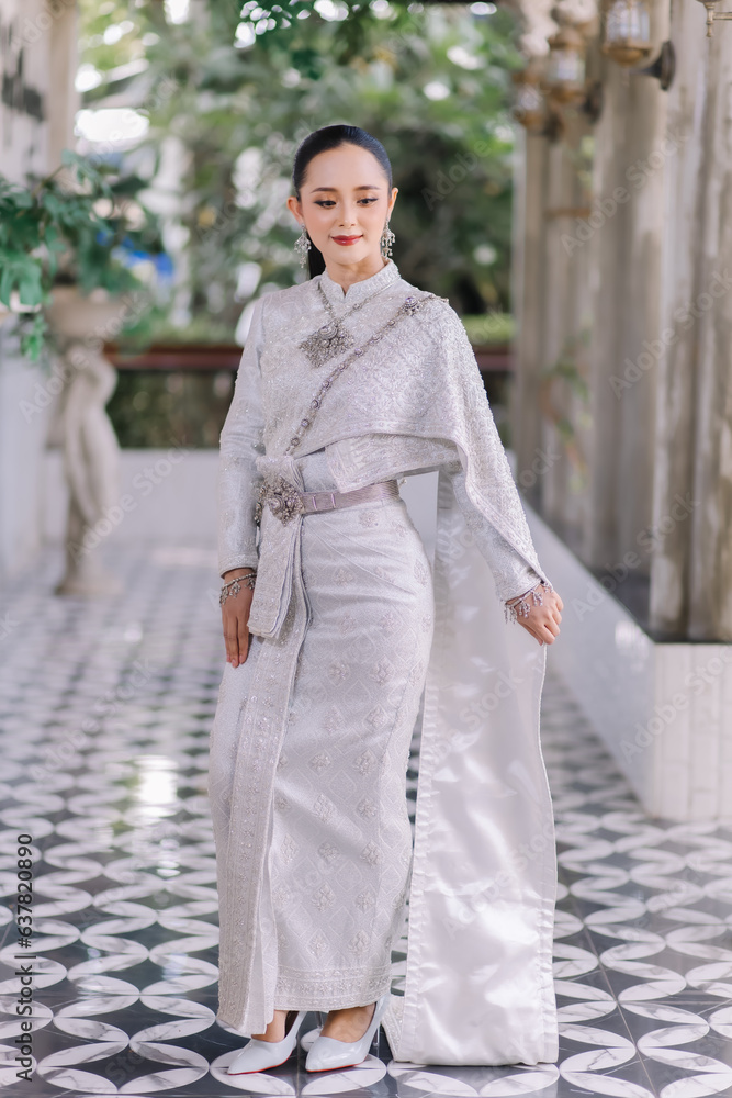 Beautiful Thai girl in Thai traditional costume.Bride Thai girl Beautiful. Beautiful Thai girl in Thai traditional costume.Bride Thai girl Beautiful.