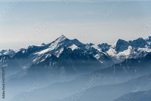 Snowy Alpine Peaks: Capturing Switzerland's Majestic Mountain Landscape © 晟瑋 李