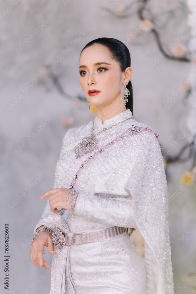 Beautiful Thai girl in Thai traditional costume.Bride Thai girl Beautiful. Beautiful Thai girl in Thai traditional costume.Bride Thai girl Beautiful.