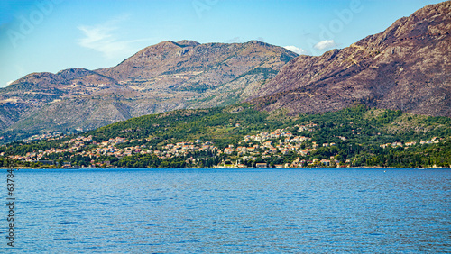 Fototapeta Naklejka Na Ścianę i Meble -  Coastline beach and little town in croatia around Dubrovnik