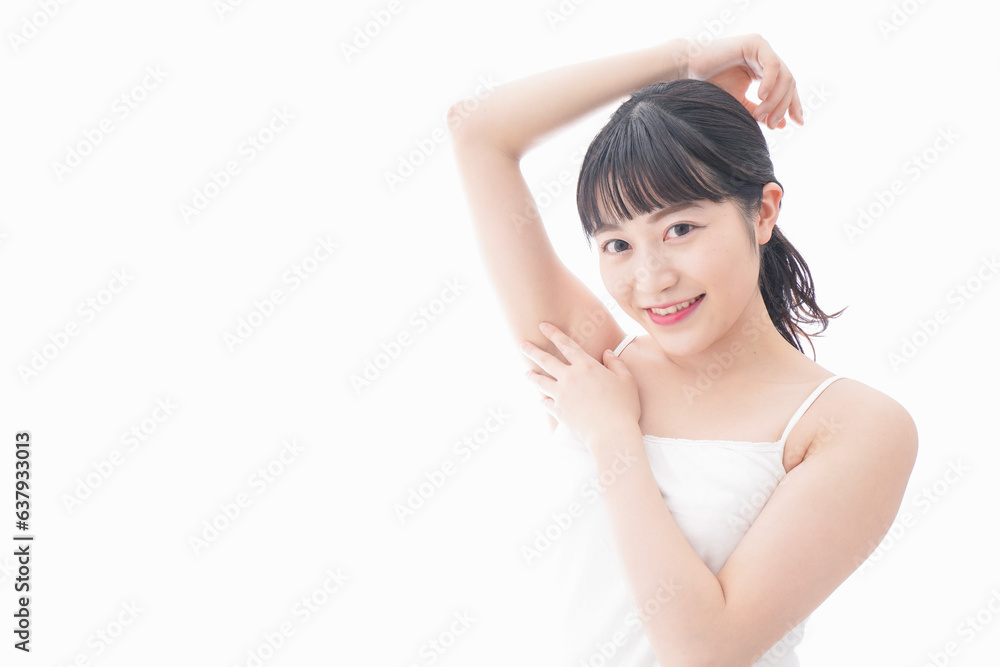 ワキを気にする若い女性 ワキを気にする若い女性