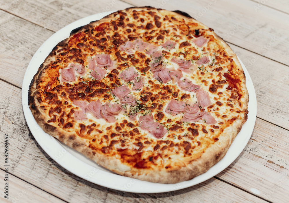 La verdadera pizza napolitana con ingredientes frescos de primera calidad