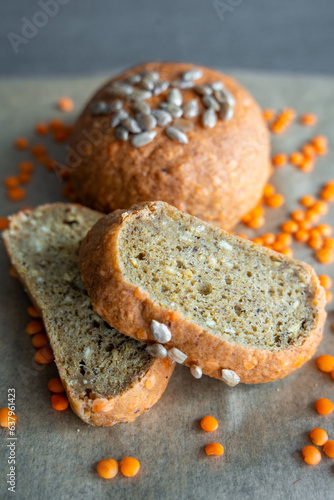 Foto Vegan Lentil Bread Gluten Free Ezekiel or Bible. Ready to Eat.