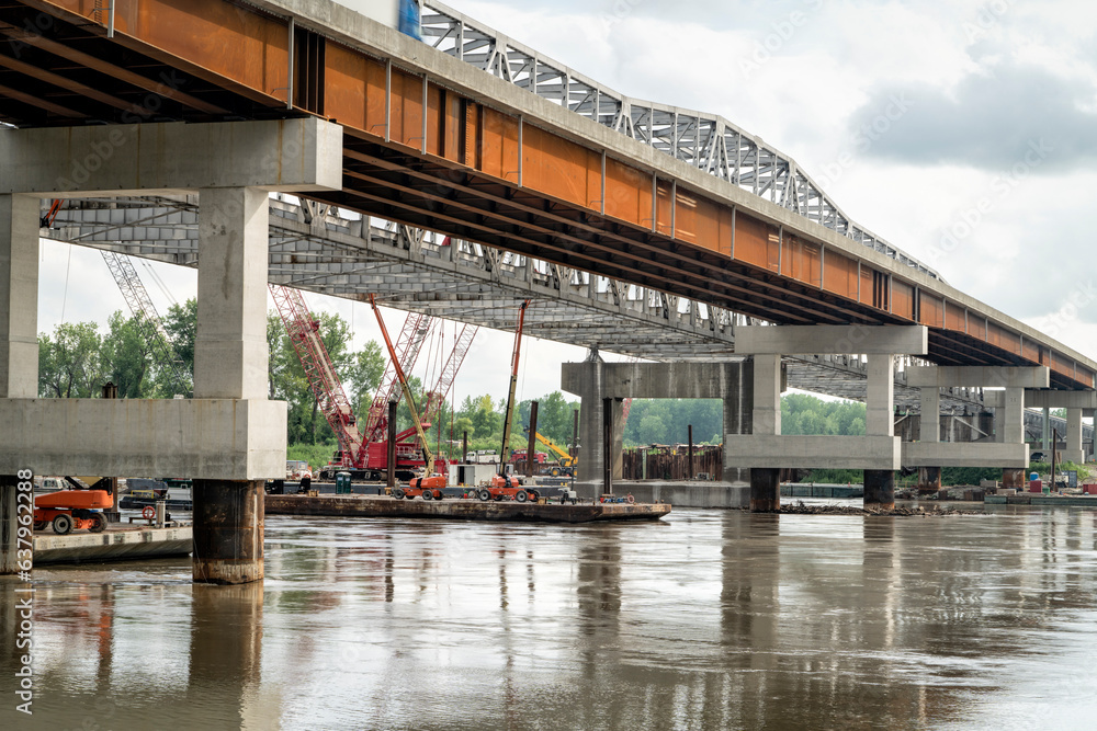 Naklejka premium bridge construction over Missouri River near Rocheport in Missouri as seen from Katy Trail