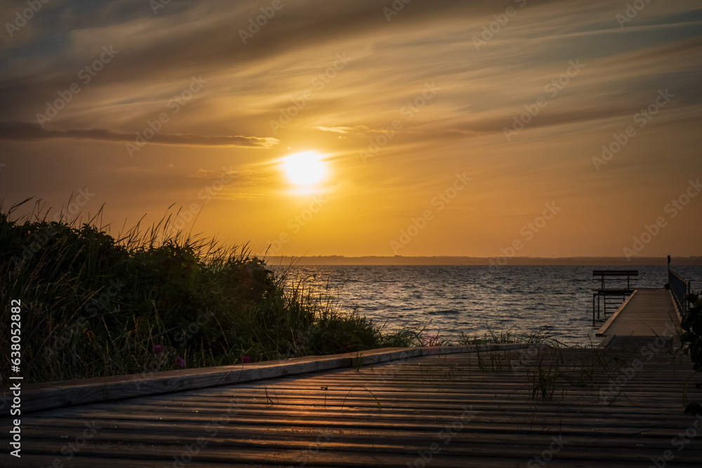 Obraz premium Sonnenuntergang am Steg