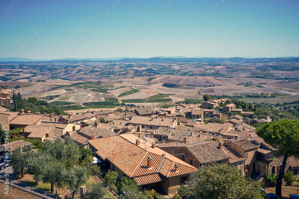 Weinstadt Montalcino im Val d'Orcia bei Siena in der Toskana, Italien