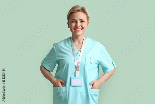 Female medical intern on gr...