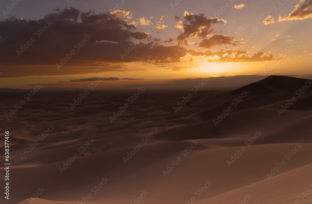 Khongoryn Els dunes at sunset, Gobi desert Khongoryn Els dunes at sunset, Gobi desert