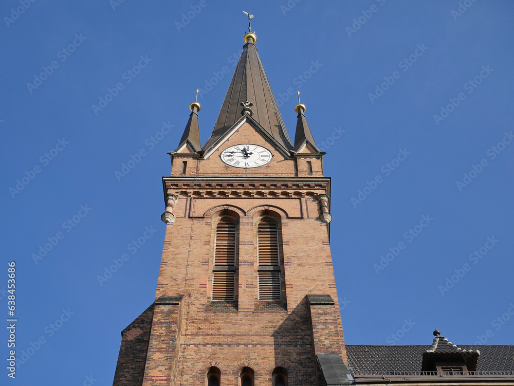 Blick nach oben an der Lutherkirche Leipzig. Sachsen, Deutschland

