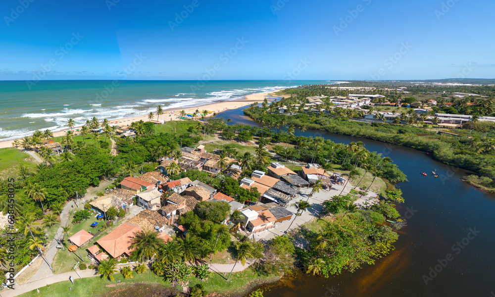 Imagem aérea da Praia de Imbassaí, Zona Turística da Costa dos Coqueiros, no município de Mata de São João, Bahia, Brasil