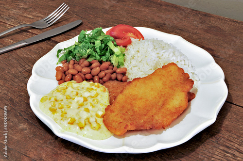 Prato executivo - arroz, feijão , Frango a milanesa, creme de milho e salada. photo