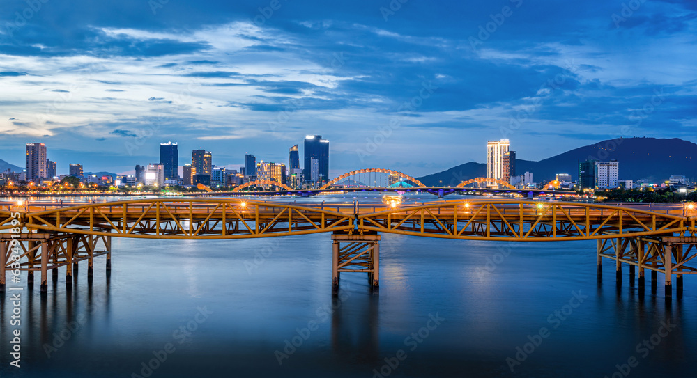 Fototapeta premium view of the city