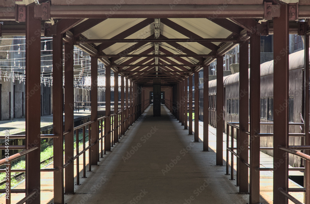 view of tunnel train platform at brooklyn army terminal (steel columns)