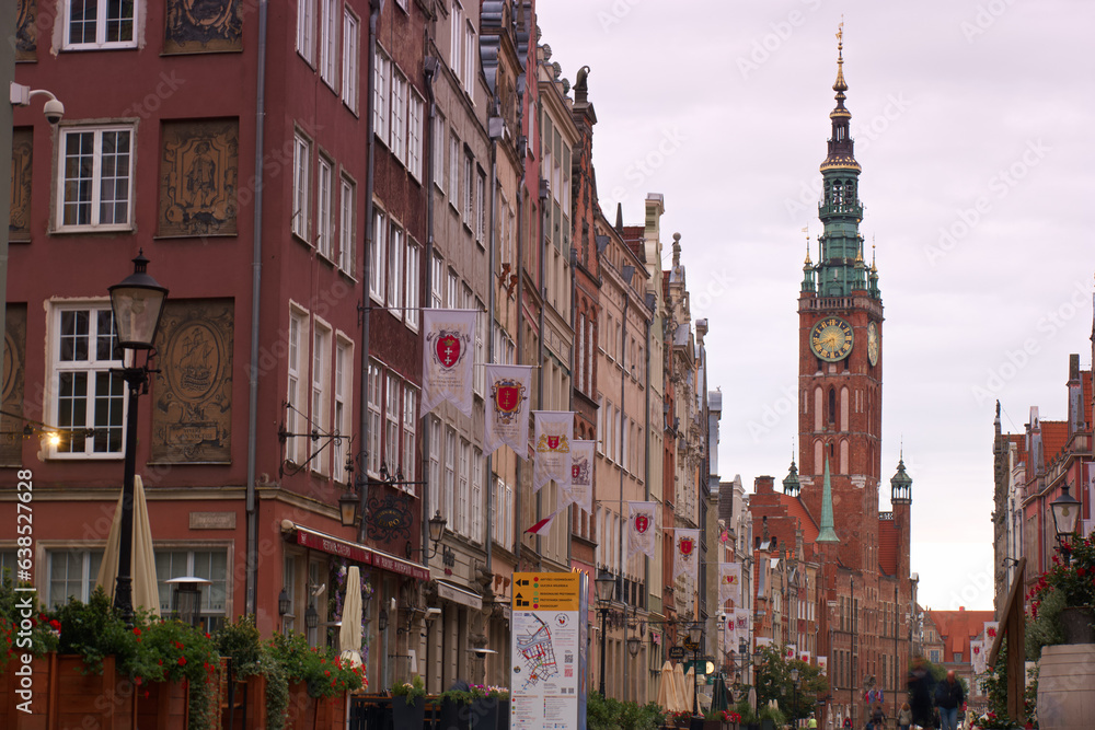 Obraz premium Gdańsk, Polska, miejski, miasto, budynek, Miasto, ulica, europejskie miasto, scape, Europa, architektura, turystyka, punkt orientacyjny, widok, dom, Polskie, stary, podróżować, historia, historyczny,