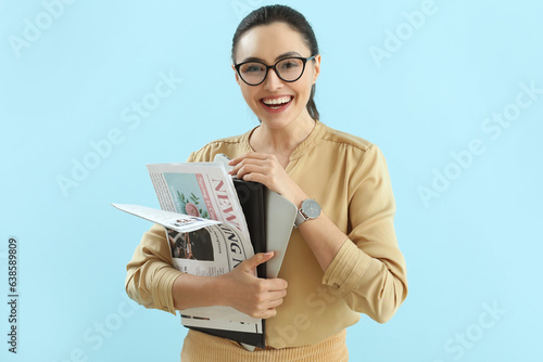 Young businesswoman with wr...
