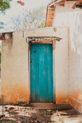 teal door in the countryhouse © Claudia Hi