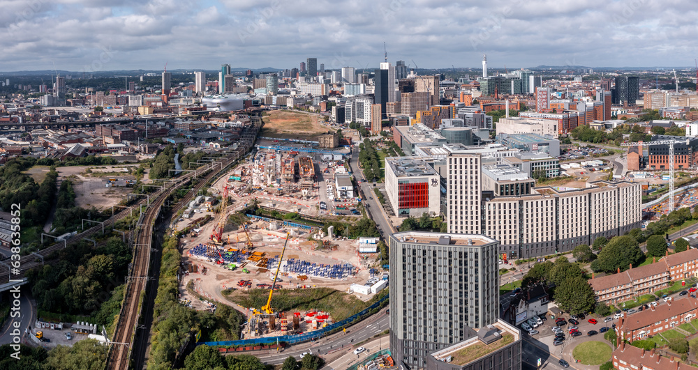 Obraz premium Aerial view of a Birmingham cityscape skyline with HS2 construction site
