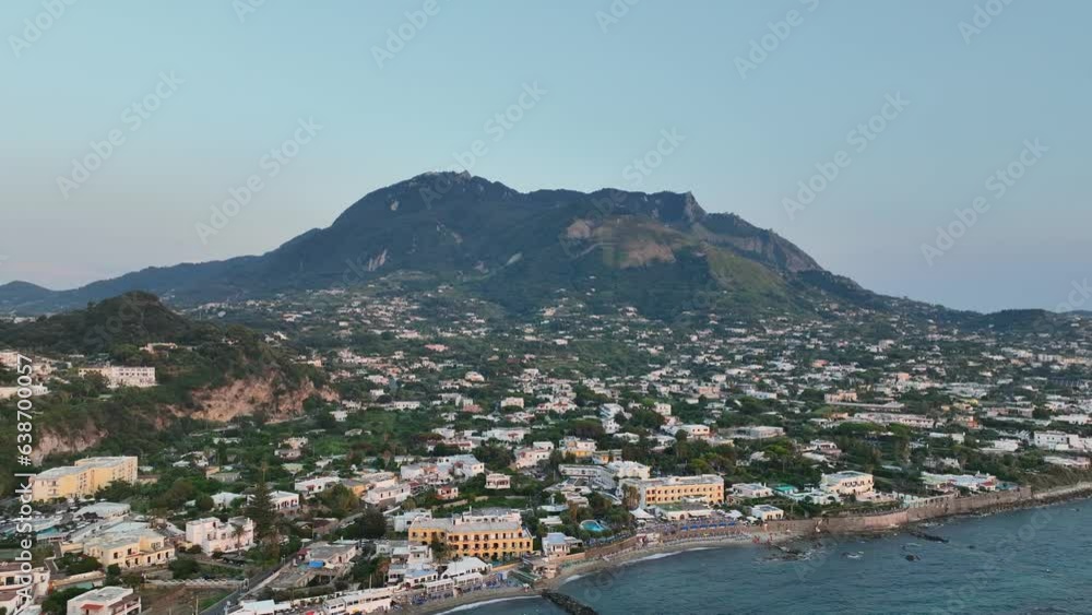 Isola di Ischia, Golfo di Napoli, Italia, Mediterraneo.
Vista aerea del borgo marinaro di Forio. Isola di Ischia, Golfo di Napoli, Italia, Mediterraneo.
Vista aerea del borgo marinaro di Forio.