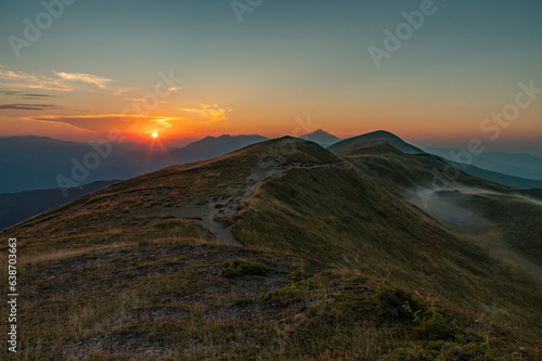 Fototapeta Naklejka Na Ścianę i Meble -  Paesaggio di montagna in Appennino emiliano d'estate al tramonto