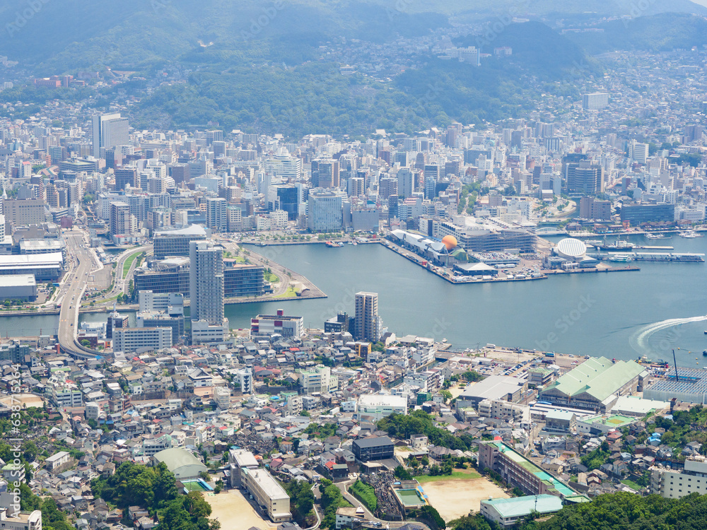 Fototapeta premium 長崎県 長崎市の街並み 稲佐山からの眺め