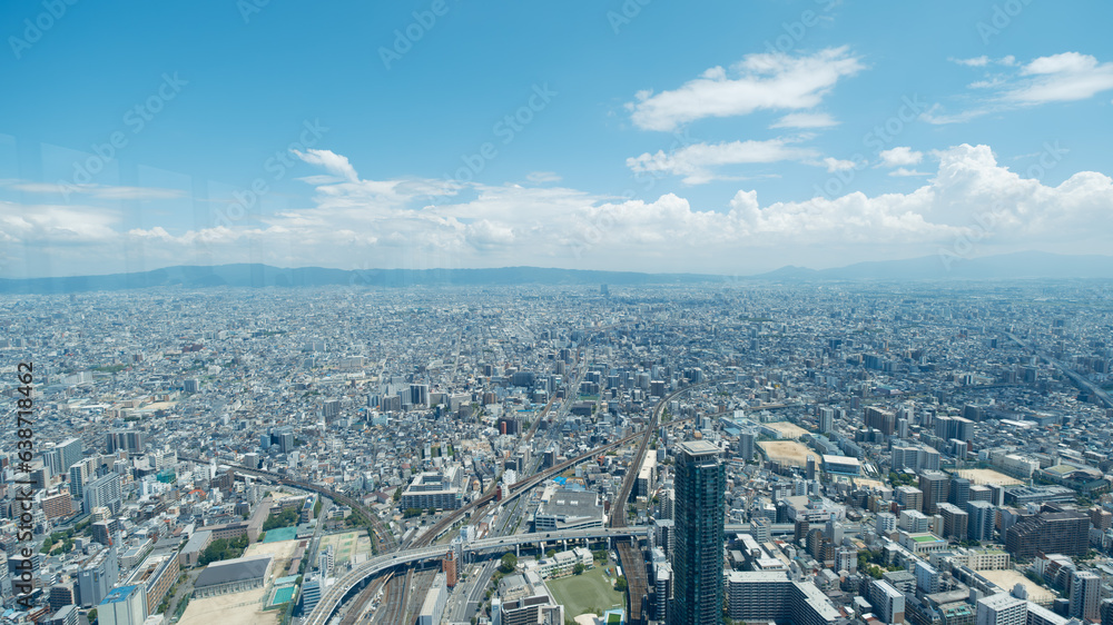 Fototapeta premium 大阪のあべのハルカス屋上から見た大阪の街並み