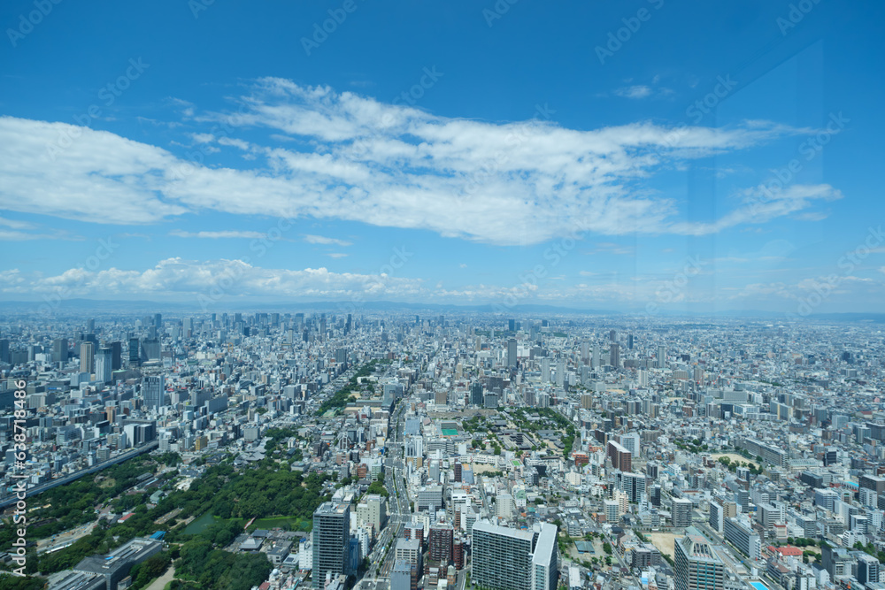 大阪のあべのハルカス屋上から見た大阪の街並み