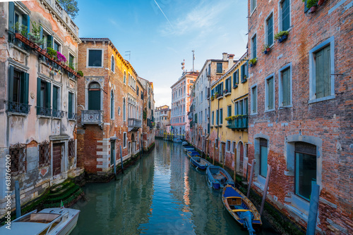 Canals side view in Venice © nejdetduzen