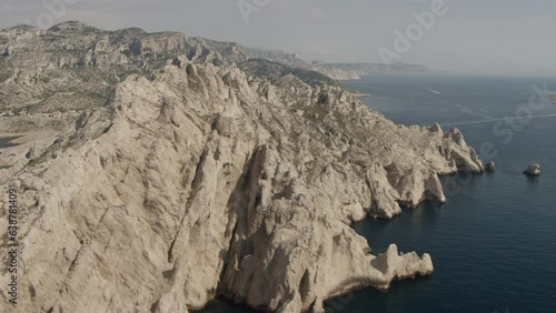 vue aérienne des calanques de Marseille