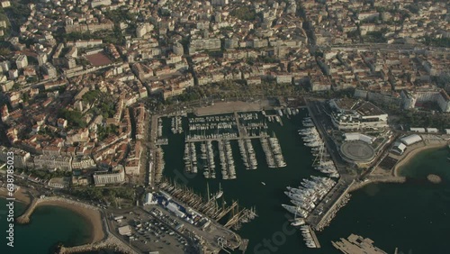 vue aérienne du port de Cannes photo