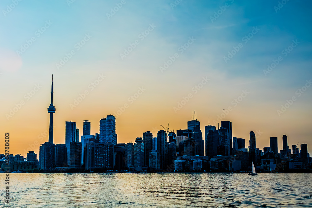 Obraz premium The Toronto Skyline From The Stern Of The Ward Island Ferry on a Late Afternoon Trip To The Islands
