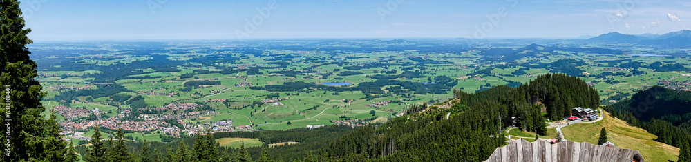 Blick von der Alpspitze auf Nesselwang und in die Allgäuer Landschaft