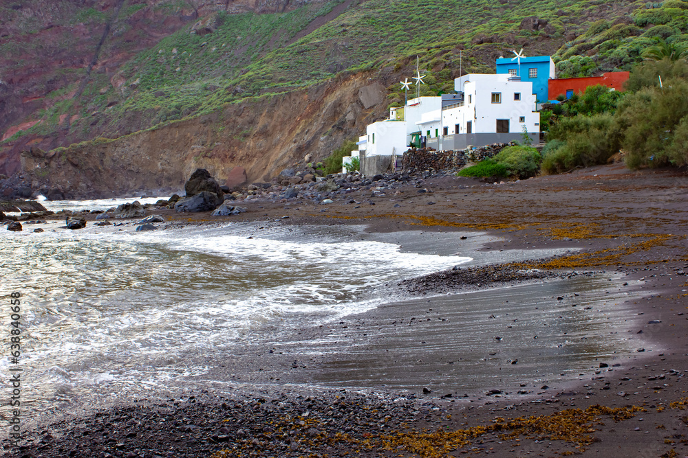Φωτογραφία Volcanic Black Beach and Colorful Fishing Houses, Roque Bermejo, Tenerife, Canar