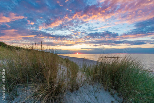 Zum Sonnenuntergang am Strand von Zingst an der Ostsee.