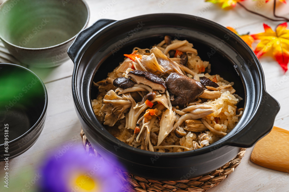 土鍋で炊いたキノコの炊込みご飯 土鍋で炊いたキノコの炊込みご飯