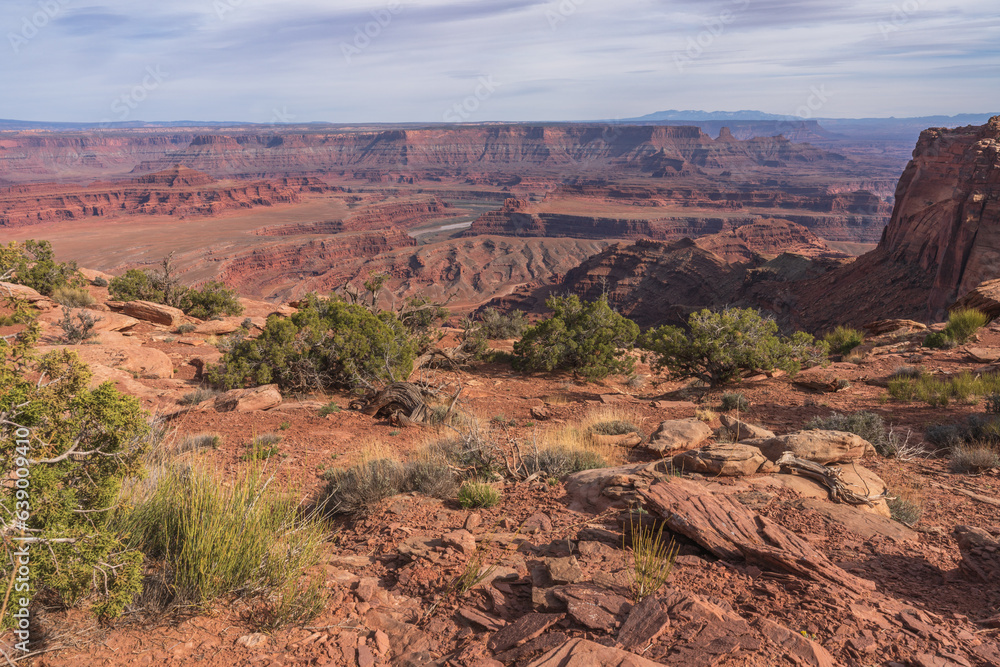 hiking the dead horse trail in dead horse point state park in utah, usa