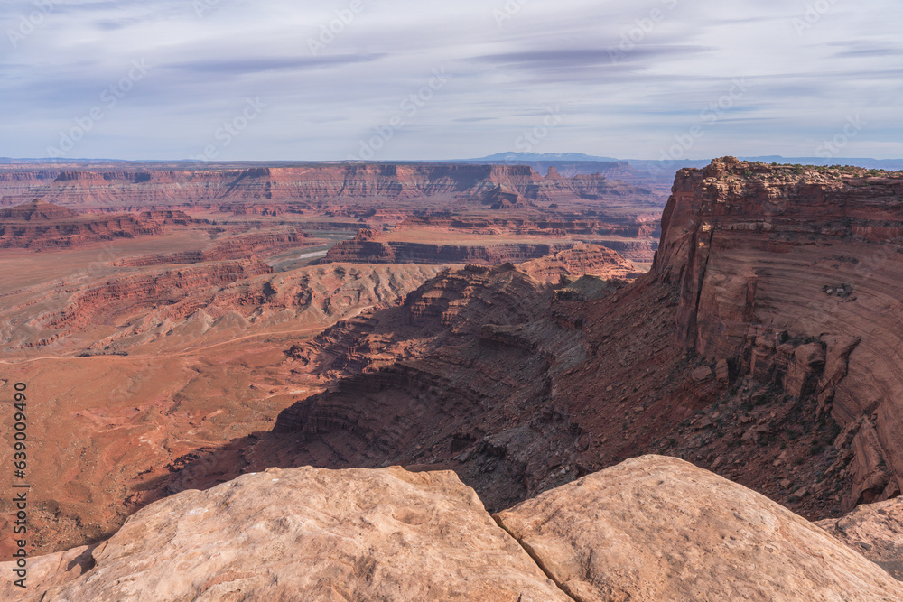 hiking the dead horse trail in dead horse point state park in utah, usa
