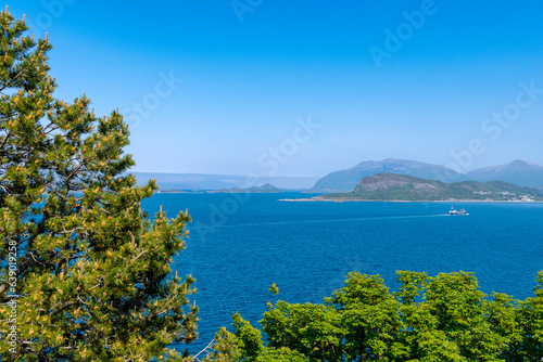 Ålesund ist eine Hafenstadt an der Westküste von Norwegen und liegt am Eingang zum Geirangerfjord