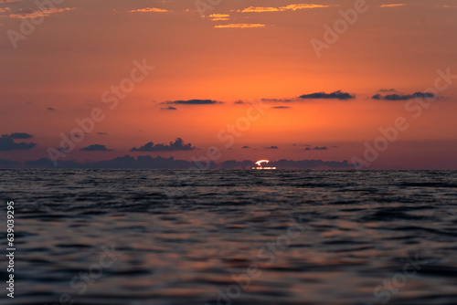 Fototapeta Naklejka Na Ścianę i Meble -  The red sun sets in the sea