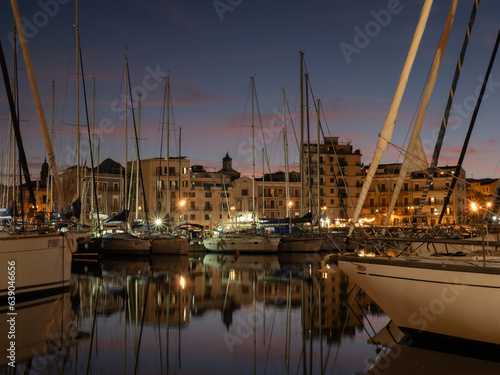 il porto di Palermo nell'ora del tramonto