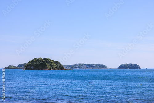 日間賀島の海岸から見た築見島と篠島 愛知県南知多町