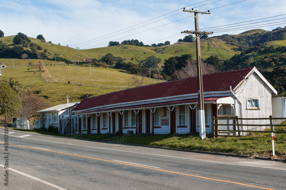 Obraz premium Old red and white wooden Sale Yards building in Devauchelle, Banks Peninsula, New Zealand