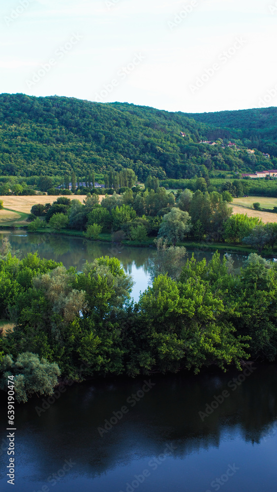 Vallées de la Dordogne, pendant l'heure bleue