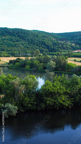 Vall  es de la Dordogne  pendant l heure bleue