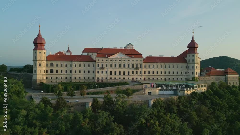 Luftbildaufnahme vom Sonnenuntergang über Stift Göttweig in der Wachau Luftbildaufnahme vom Sonnenuntergang über Stift Göttweig in der Wachau